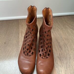 John Fluevog Devere Bootie Size 8.5